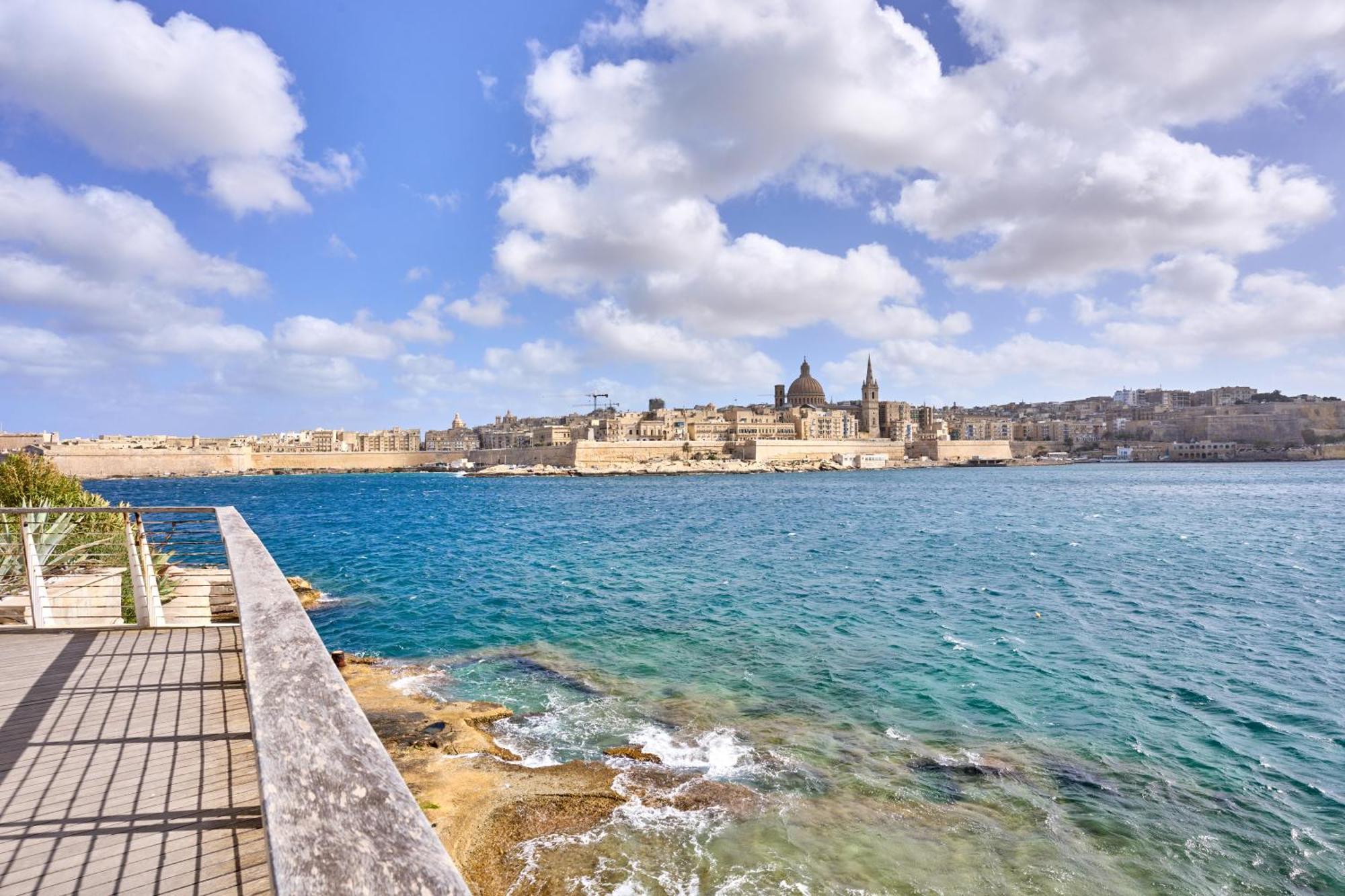 Stylish Apartment In Tigne Point Sliema Exteriör bild