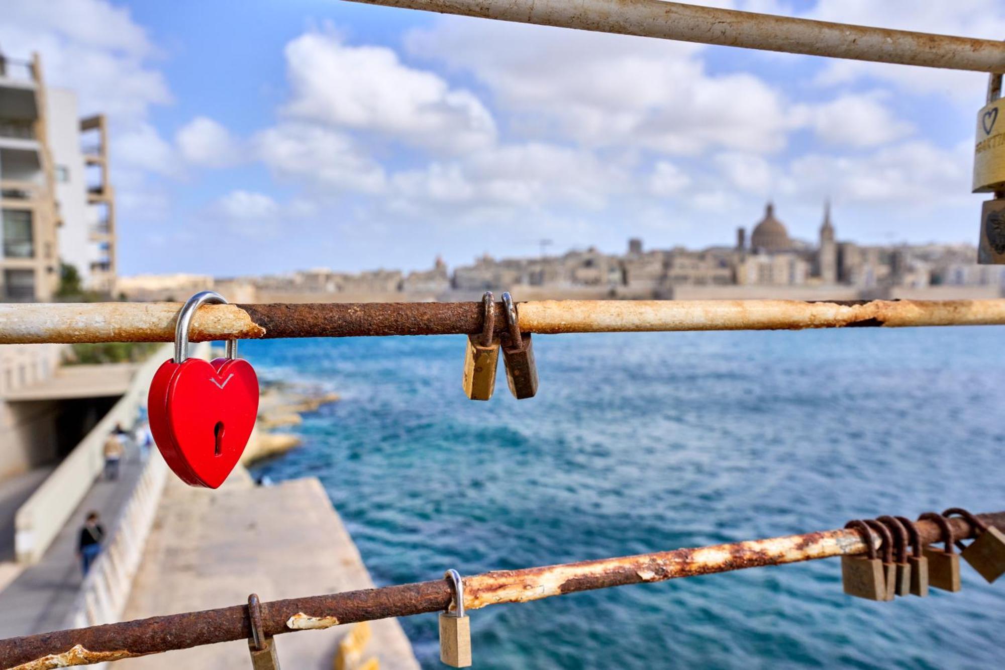 Stylish Apartment In Tigne Point Sliema Exteriör bild