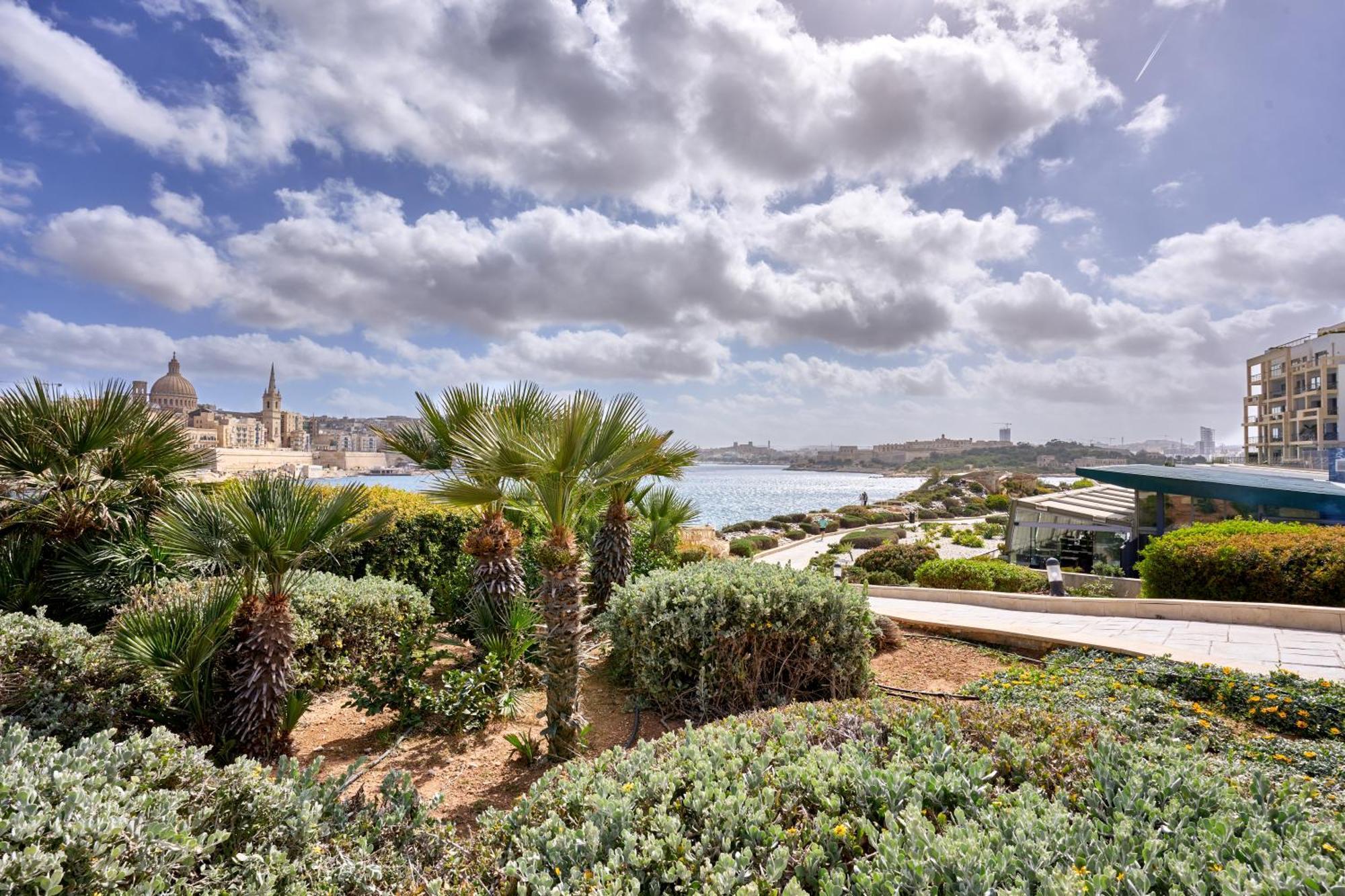 Stylish Apartment In Tigne Point Sliema Exteriör bild